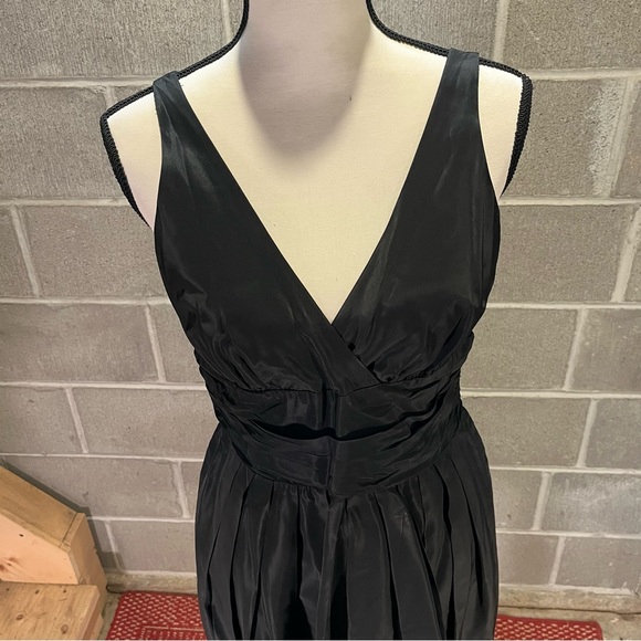 Nicole Miller satin dress. - Picture 4 of 11